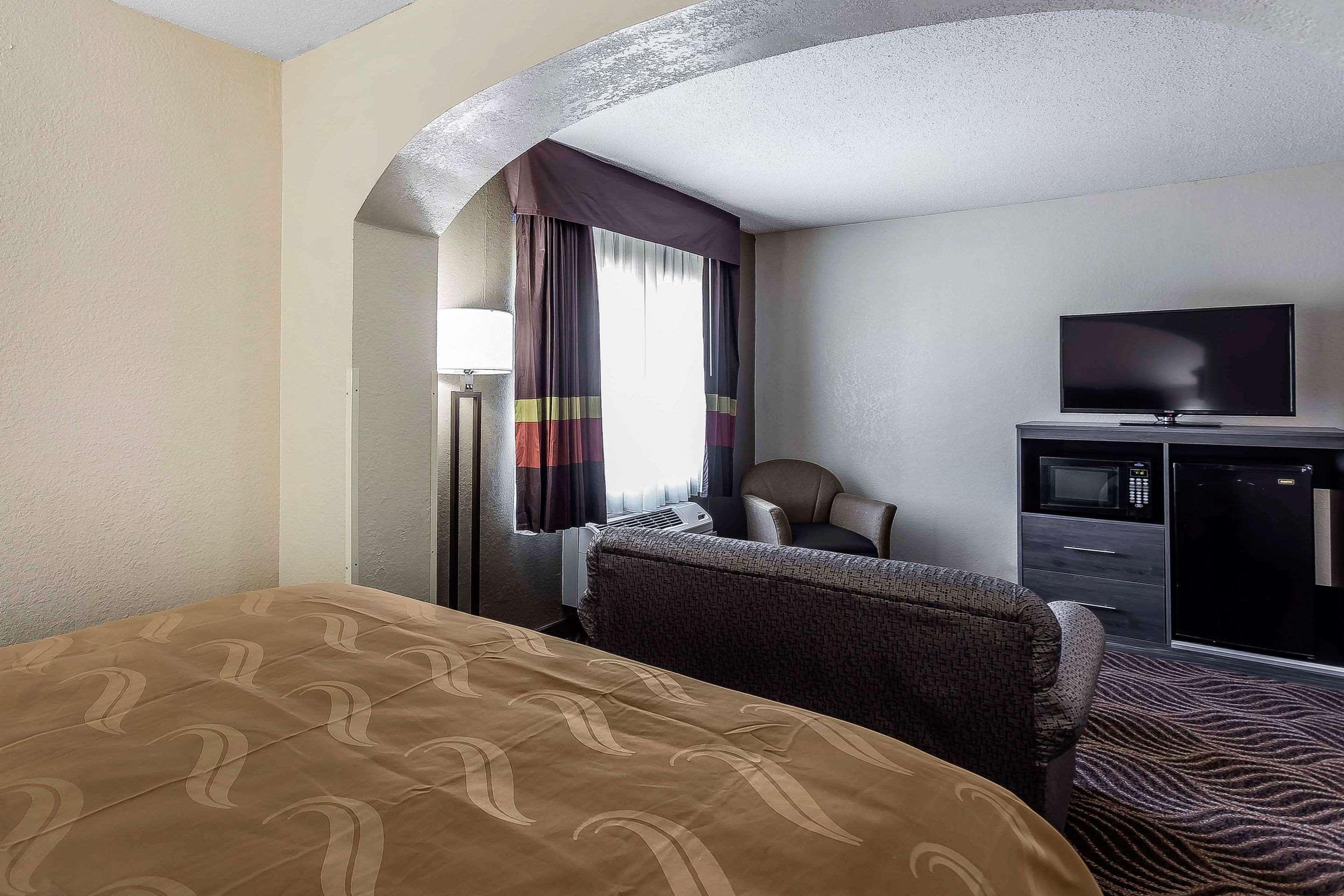 Quality Inn & Suites Salisbury Exterior photo